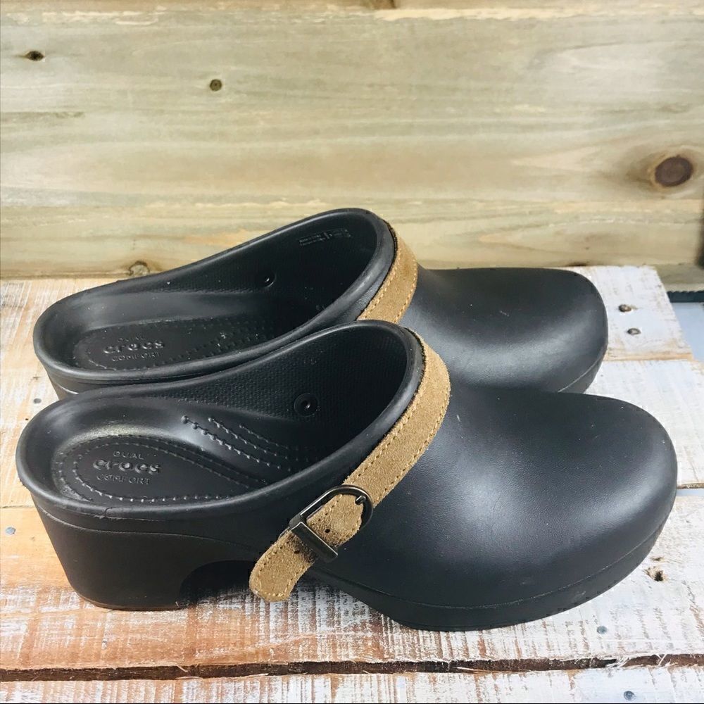 ✅Crocs Brown Heeled slip on Clogs